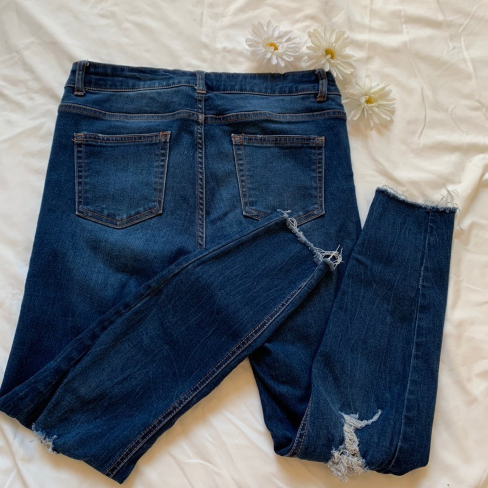 Cropped Ripped Target Denim - Picture 3 of 5